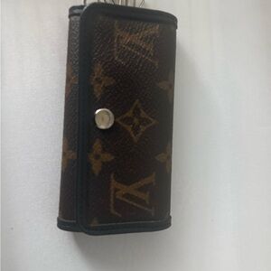 Preloved excellent condition Louis Vuitton Monogram Key Holder